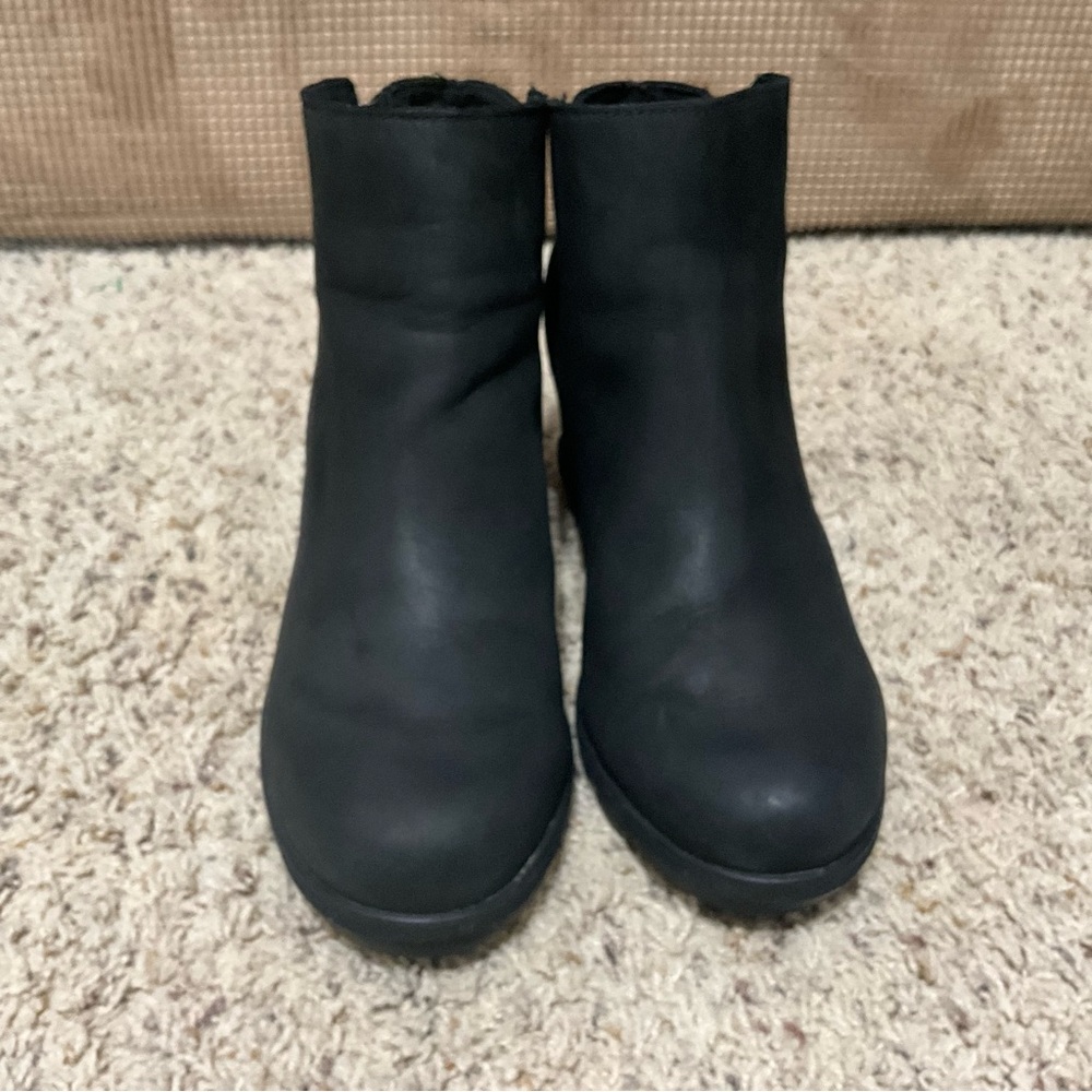Sleek Black Wedge Ankle Boots with Zipper - Picture 5 of 12